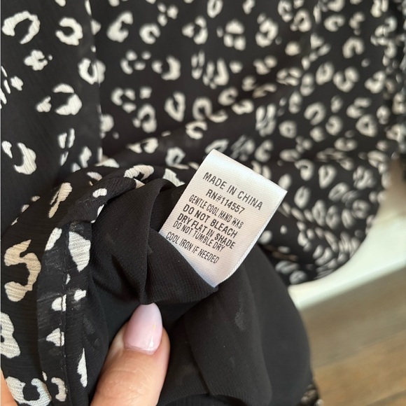 Anthropologie THML Leopard Print Sheer Long Sleeve Blouse size Medium - Picture 6 of 7